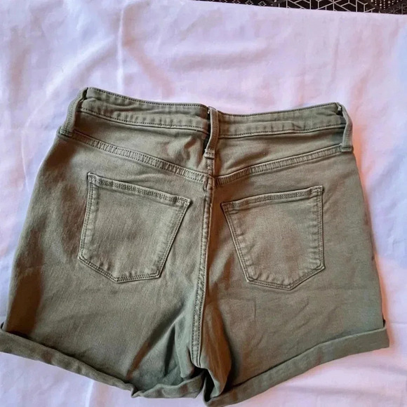 Universal Thread Shorts - Size 6 - Picture 2 of 3